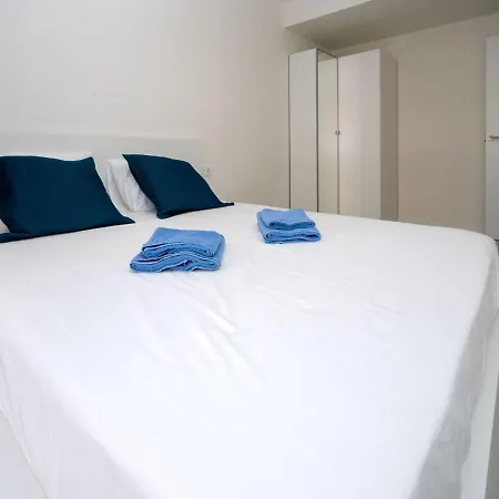 Waves By Interhome Apartman *