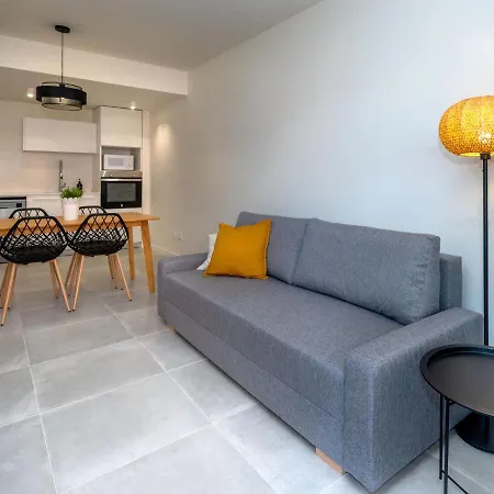 Waves By Interhome Apartman *